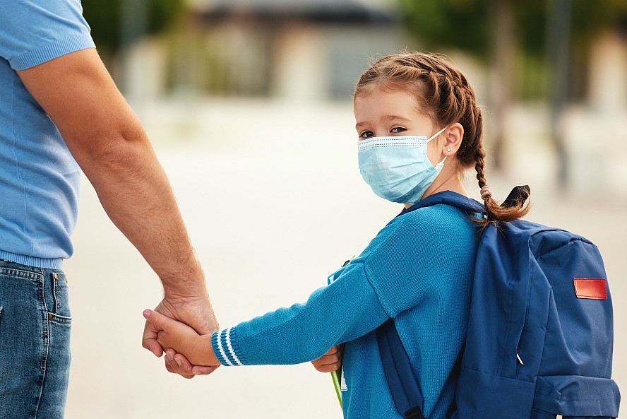 girls in mask walks to schools with da