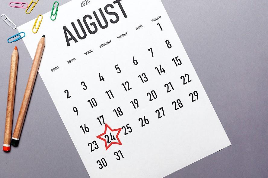august calendar with red star on 24