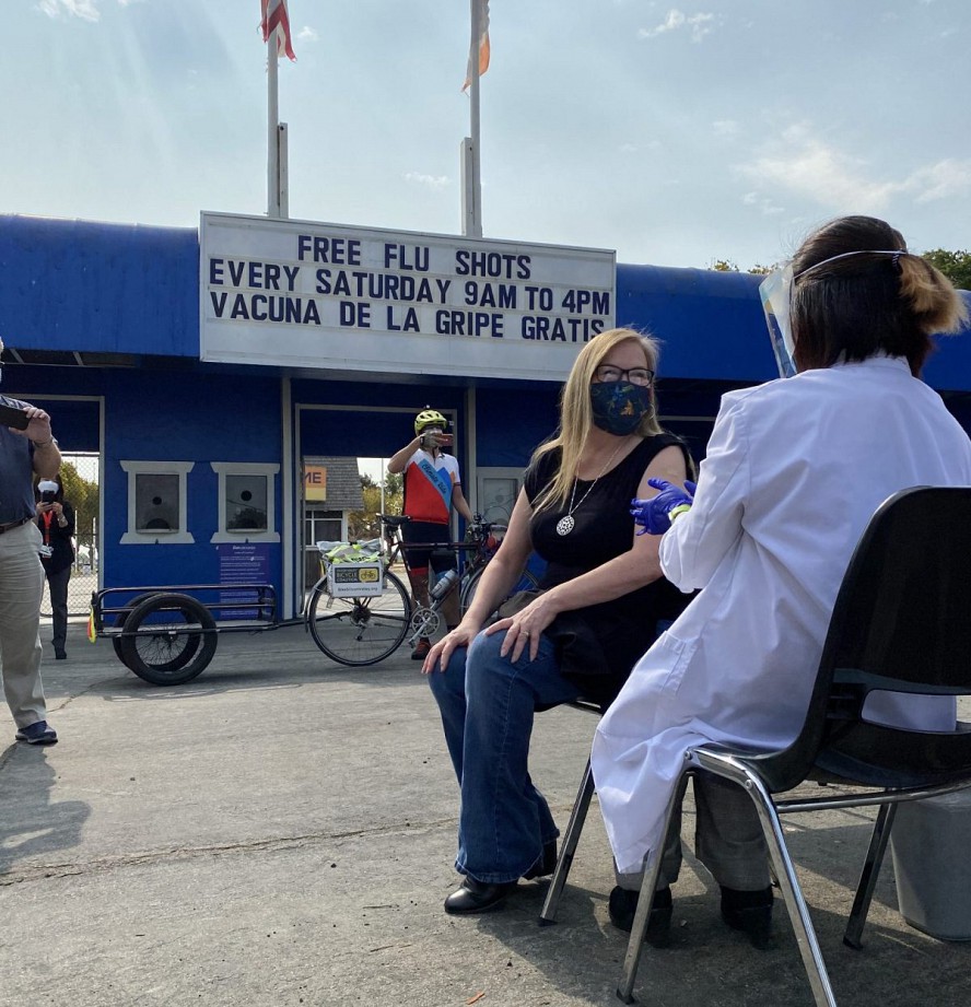 people at county flu shot location