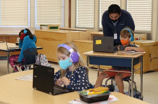 students in learning lab